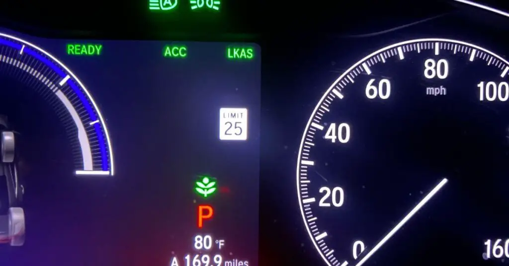 2020 Honda Insight instrument cluster with speed limit sign