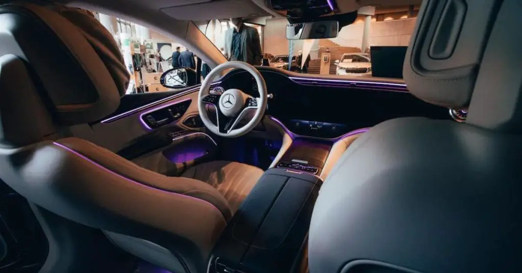 Mercedes EQS SUV interior, MBUX infotament system, 56 inches hyperscreen