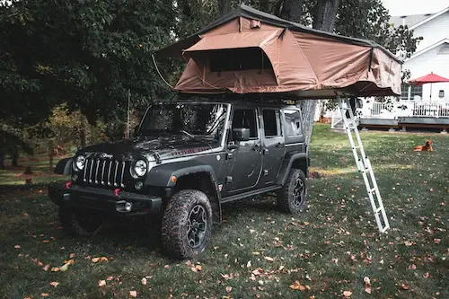 Jeep Wrangler rooftop tent