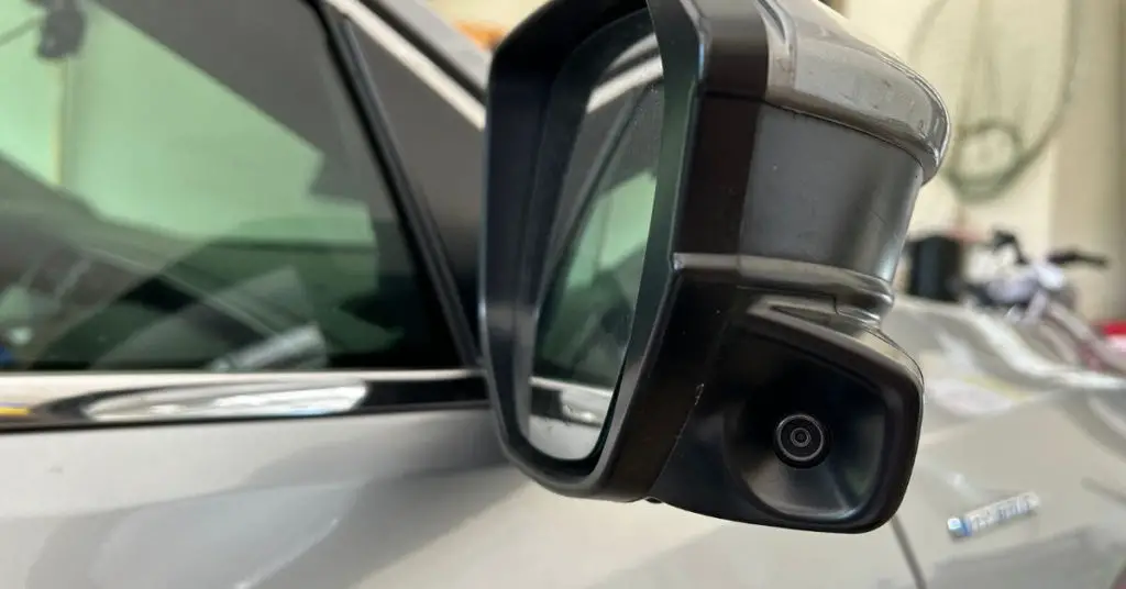 blind spot monitor camera in in the mirror 2020 honda insight hybrid